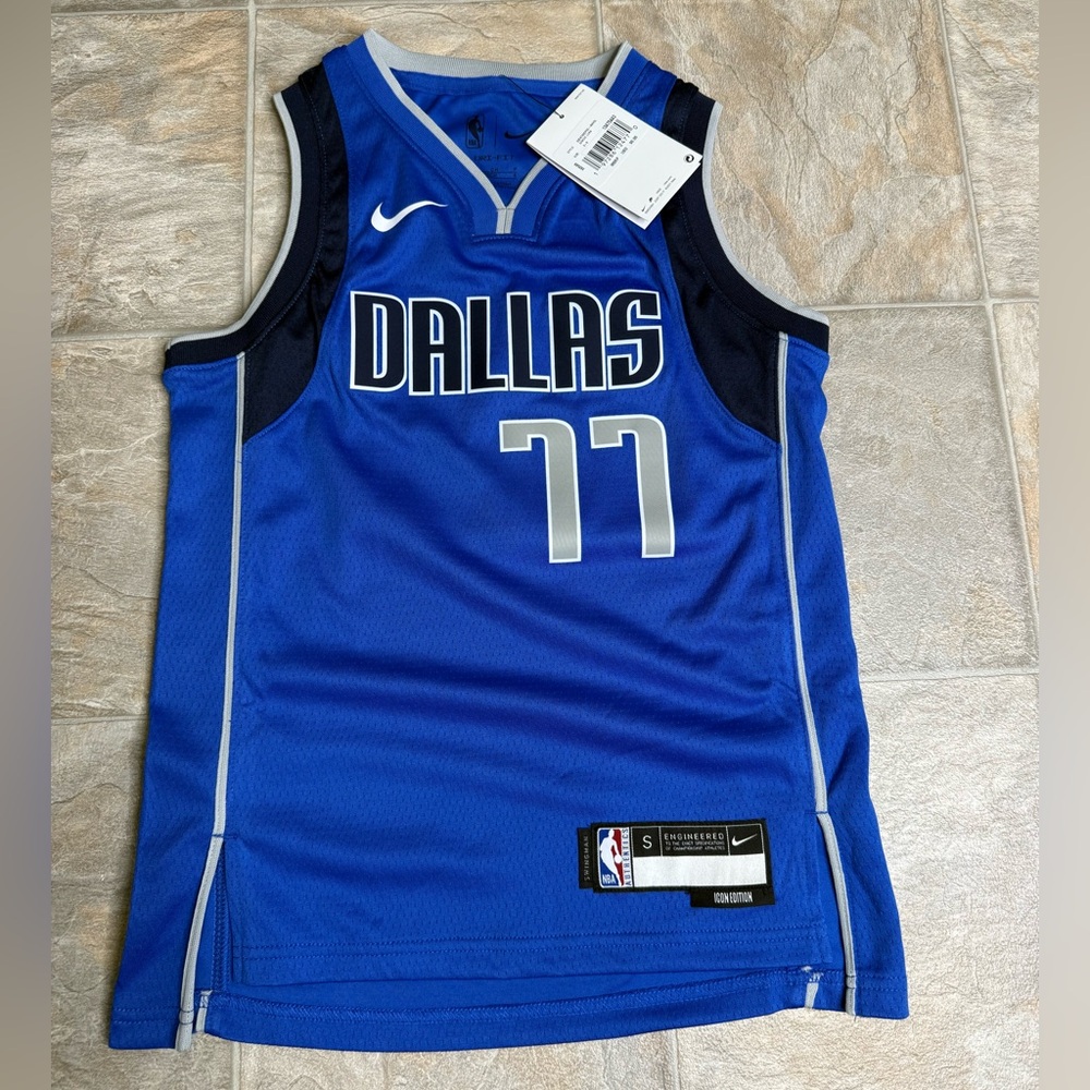Dallas Mavericks Nike Dri Fit Jersey Boys Size Small Blue Luka Doncic NBA